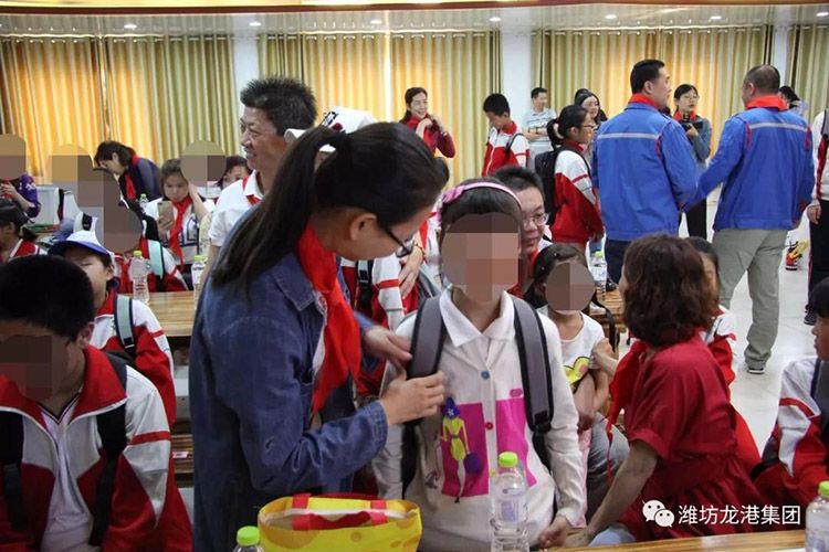 愛心成就夢想 助學(xué)點(diǎn)燃希望—龍港集團(tuán)愛心助學(xué)公益活動(dòng)