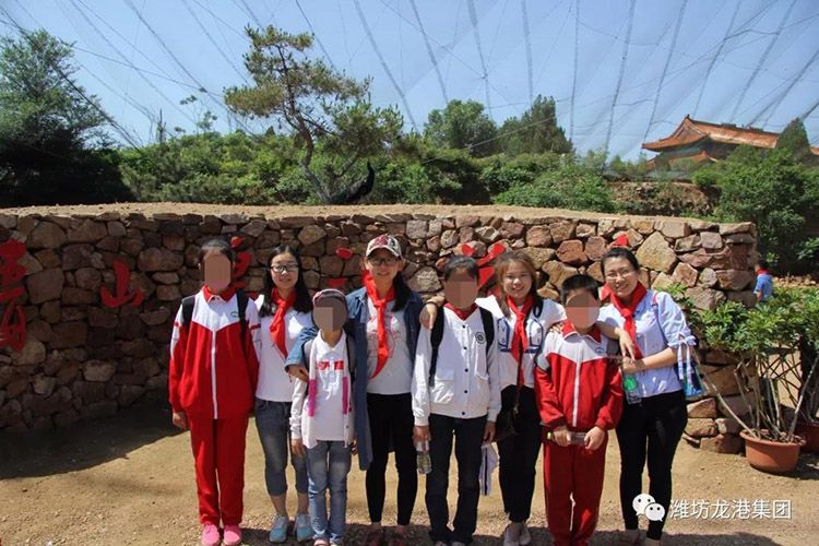 愛心成就夢想 助學(xué)點(diǎn)燃希望—龍港集團(tuán)愛心助學(xué)公益活動(dòng)