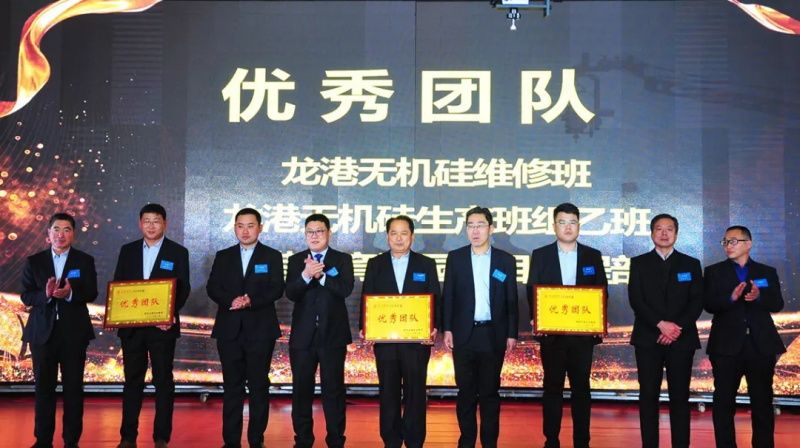 “感恩相伴?筑夢同行”——龍港集團(tuán)2019新春年會盛大舉行！