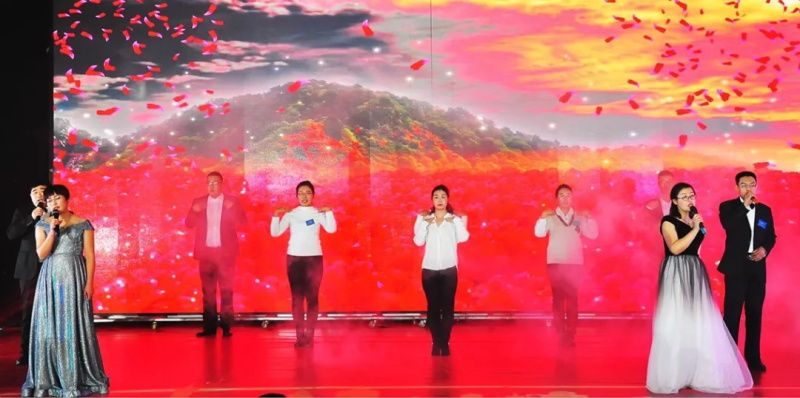 “感恩相伴?筑夢同行”——龍港集團(tuán)2019新春年會盛大舉行！