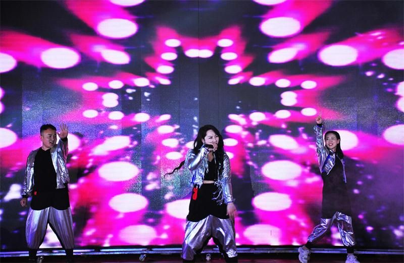 “感恩相伴?筑夢同行”——龍港集團(tuán)2019新春年會盛大舉行！