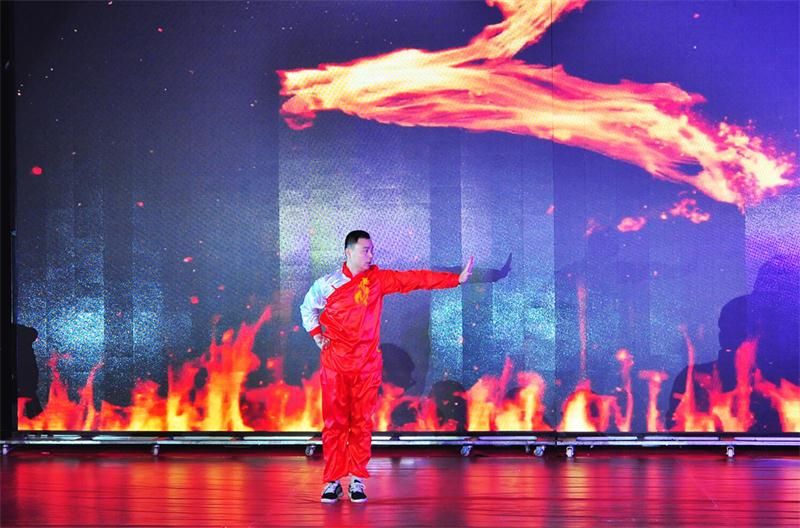 “感恩相伴?筑夢同行”——龍港集團(tuán)2019新春年會盛大舉行！