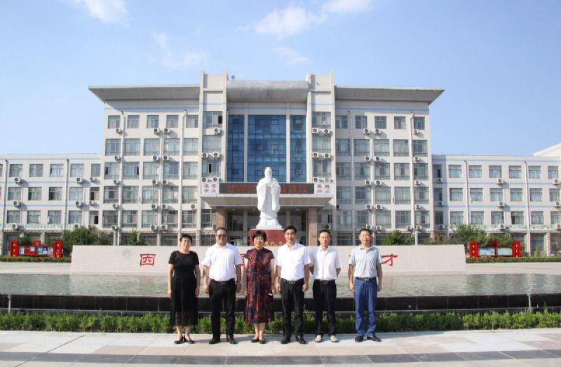 校企聯(lián)袂，共筑教育——“龍港·育秀園”又一教育教學獎勵基金簽約儀式圓滿完成！