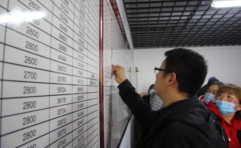 人山人海，瘋狂搶購(gòu)丨直擊龍港·育德園開(kāi)盤火爆現(xiàn)場(chǎng)！