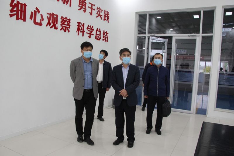 濰坊市財政局黨組書記、局長王金祥一行到龍港硅業(yè)公司調(diào)研