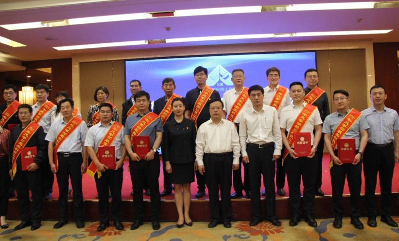 濰坊龍港集團(tuán)董事長王敬偉榮獲“風(fēng)箏都zui美科技工作者”！